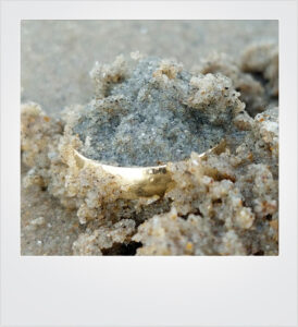 Trouwring verloren en gevonden op het strand in Dishoek Koudekerke - Wie kent Andre en Sara? Metaaldetector Zoekservice Zeeland